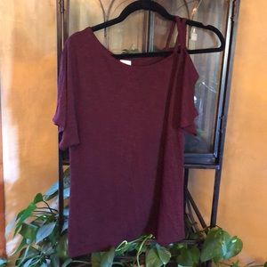 Off shoulder tshirt — Burgundy